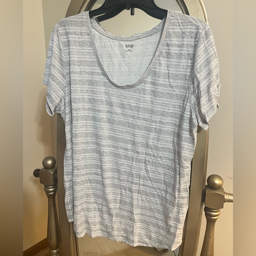 Women's a.n.a Heathered Gray Short Sleeve Tee